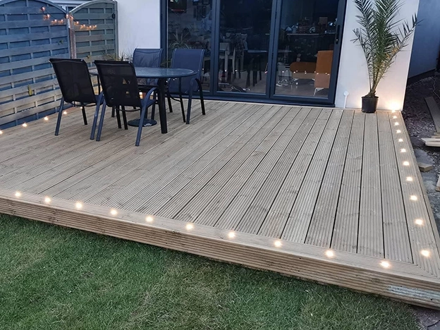 decking glasgow